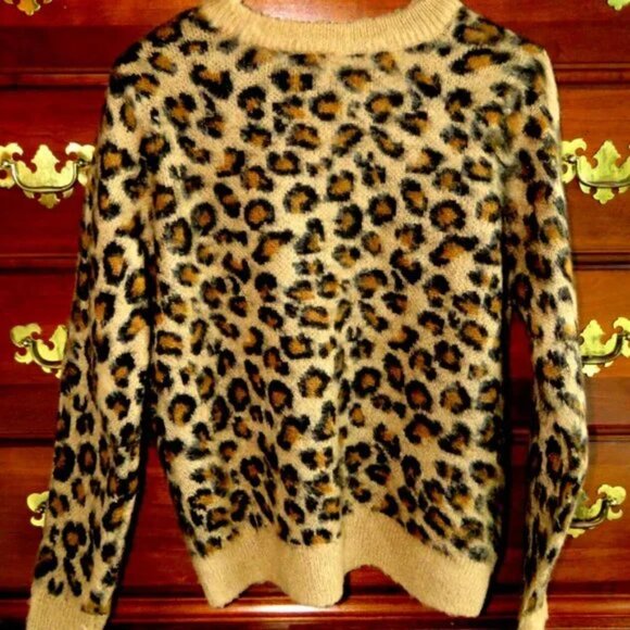 Francesca's Alya Sz Small Animal Print Crewneck Pullover Eyelash Sweater -EUC - Picture 15 of 15